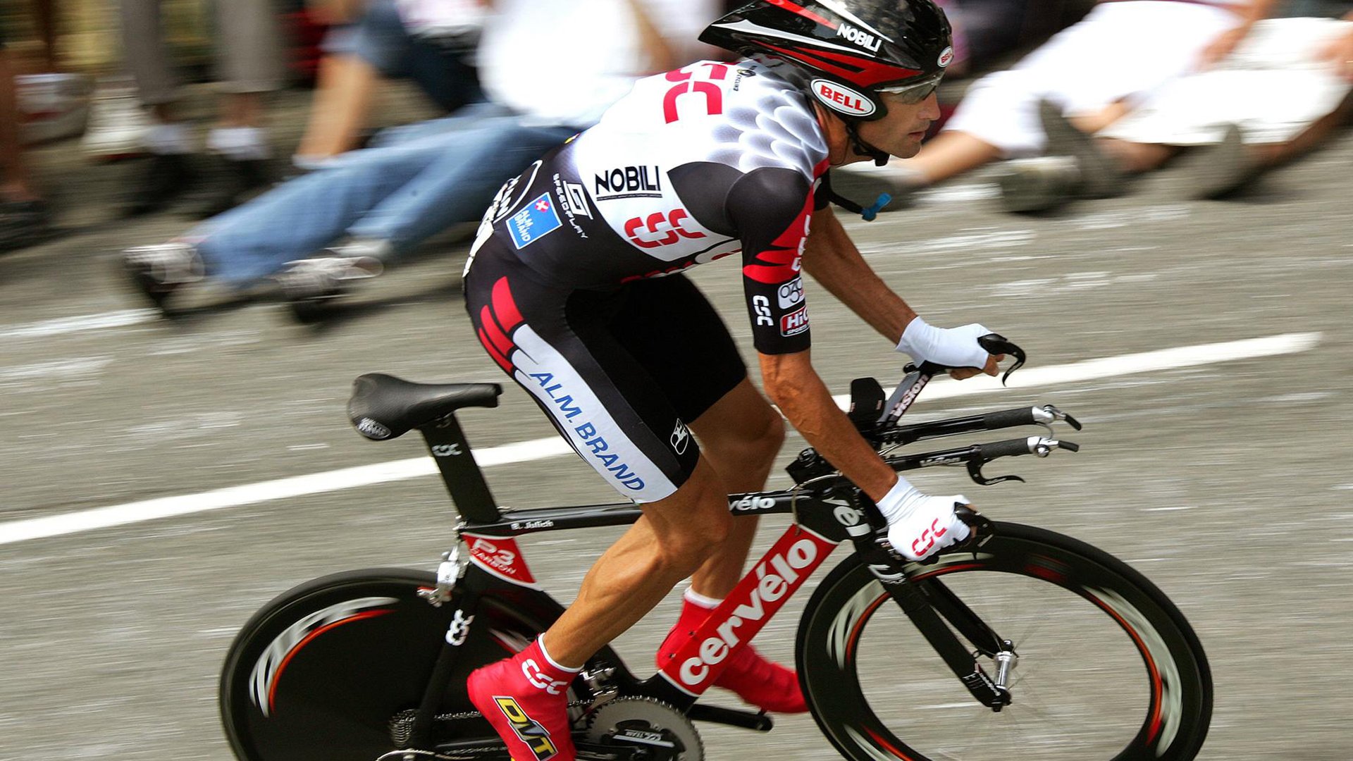 开云下载网址-传感器科技如何提升赛车性能，汽车传感器技术